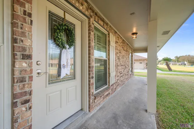 $269,900 | 2209 Live Oak Drive, Brusly, LA 70719