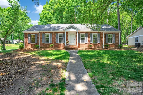 $2,100 | 901 Winter Wood Drive, Matthews, NC 28105