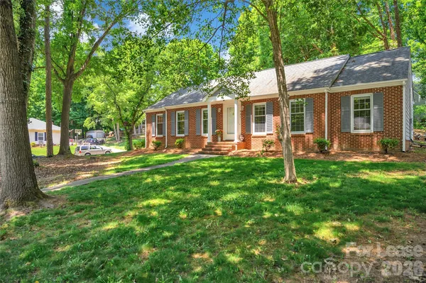 $2,100 | 901 Winter Wood Drive, Matthews, NC 28105