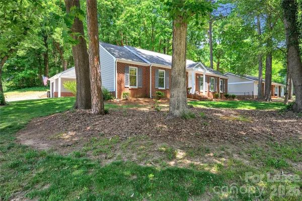 $2,100 | 901 Winter Wood Drive, Matthews, NC 28105