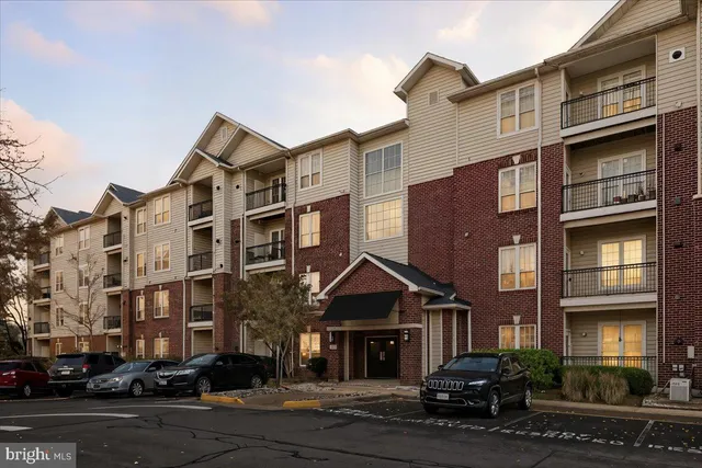 $345,000 | 1591 Spring Gate Dr., Unit 3406, McLean, VA 22102