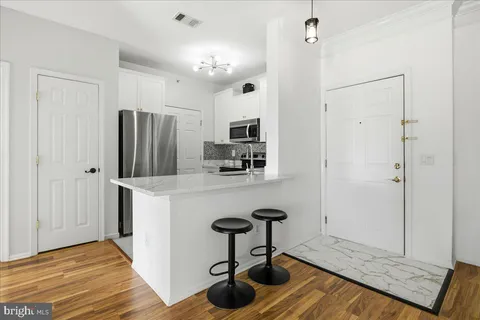 $345,000 | 1591 Spring Gate Dr., Unit 3406, McLean, VA 22102