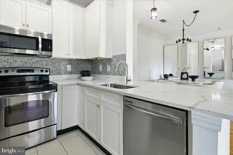 $345,000 | 1591 Spring Gate Dr., Unit 3406, McLean, VA 22102