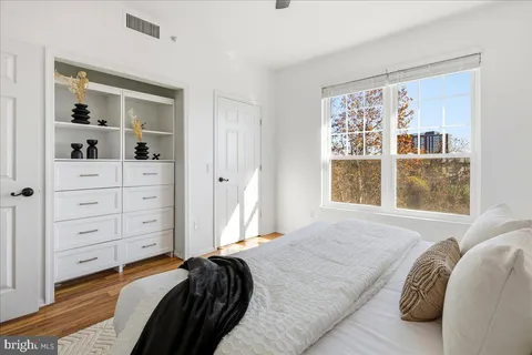 $345,000 | 1591 Spring Gate Dr., Unit 3406, McLean, VA 22102