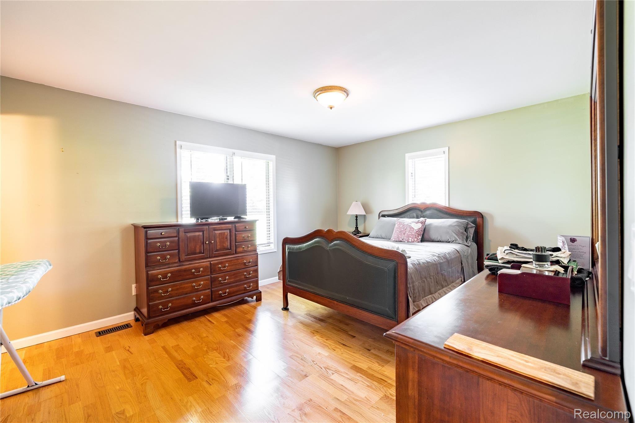 8653 Lake Road Grosse Ile, MI 48138 - Photo 17 of 34 8653 Lake Rd, Grosse Ile - Master Bedroom