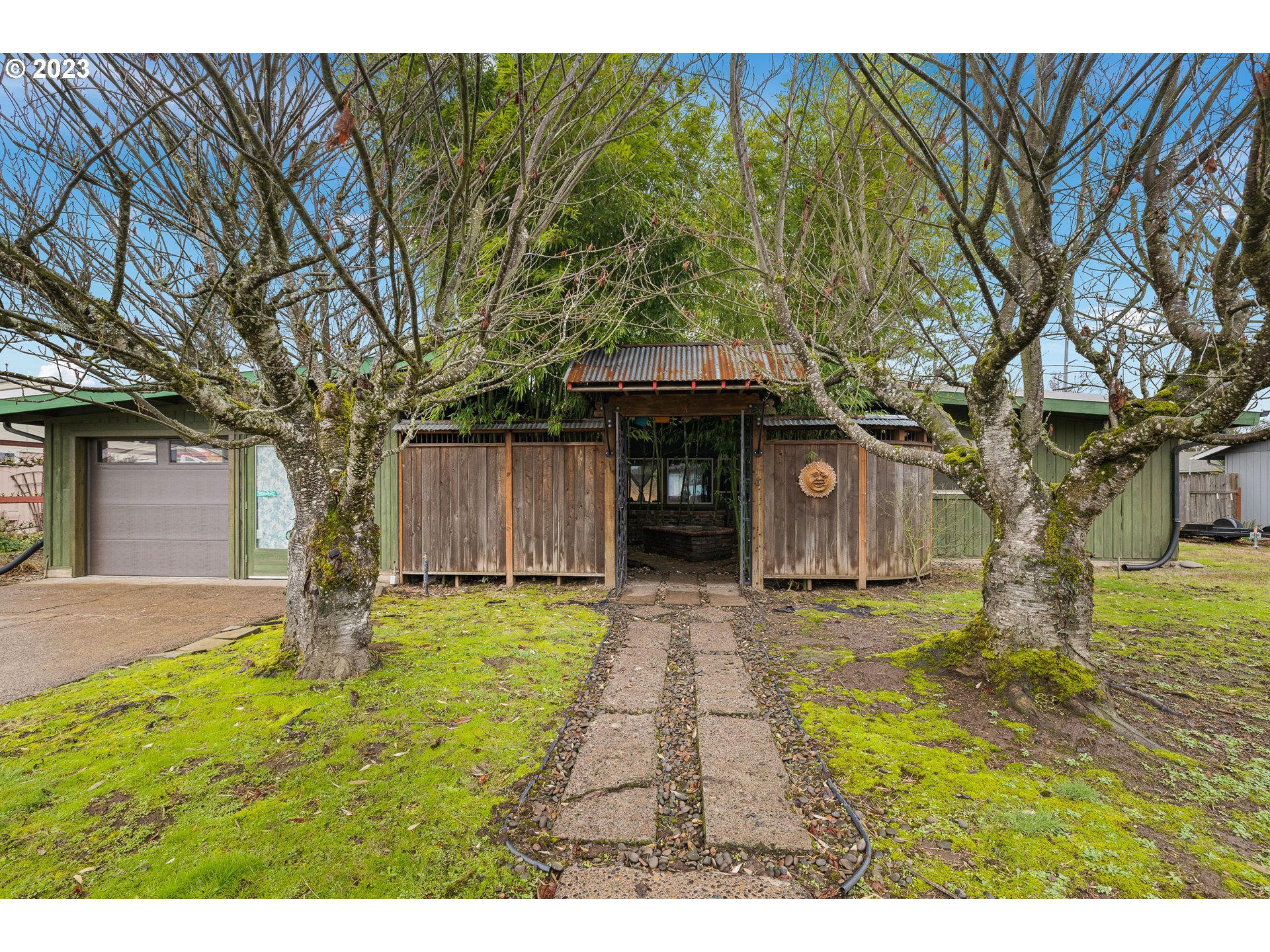 2635 Nova Street Springfield, OR 97477 - Photo 1 of 31 a front view of a house with a yard