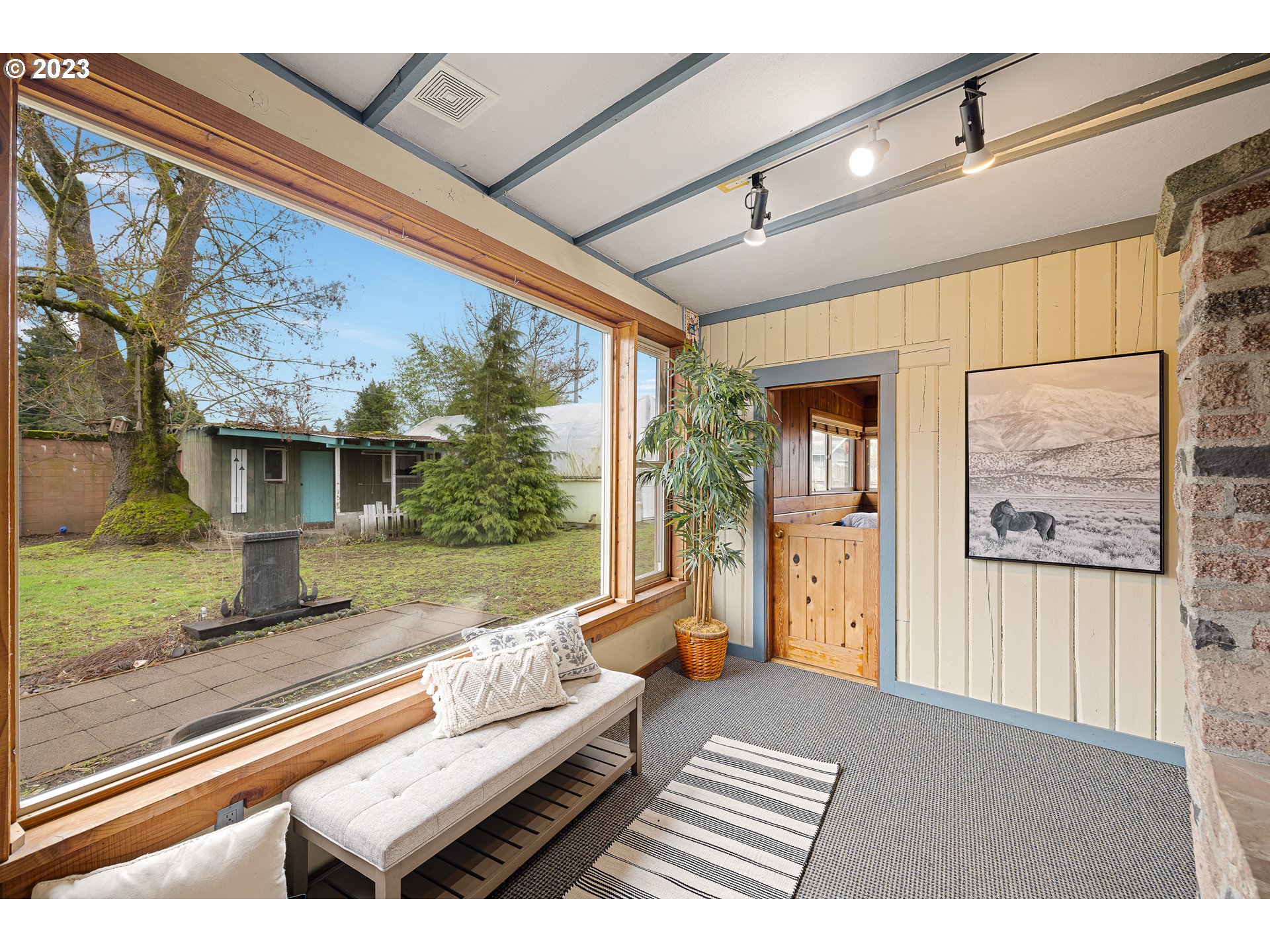 2635 Nova Street Springfield, OR 97477 - Photo 16 of 31 a living room with large window