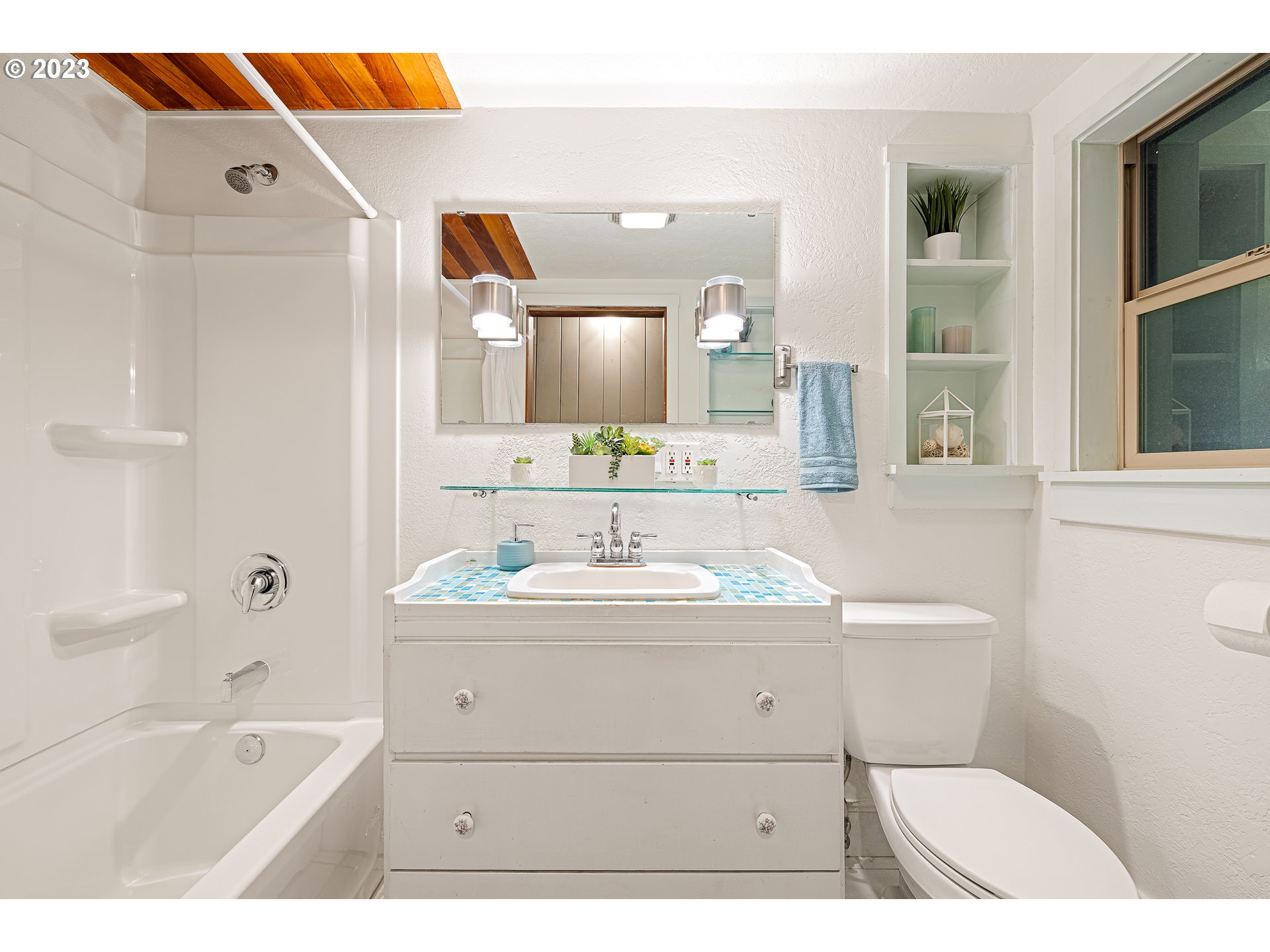 2635 Nova Street Springfield, OR 97477 - Photo 23 of 31 a bathroom with a sink a toilet a mirror and shower