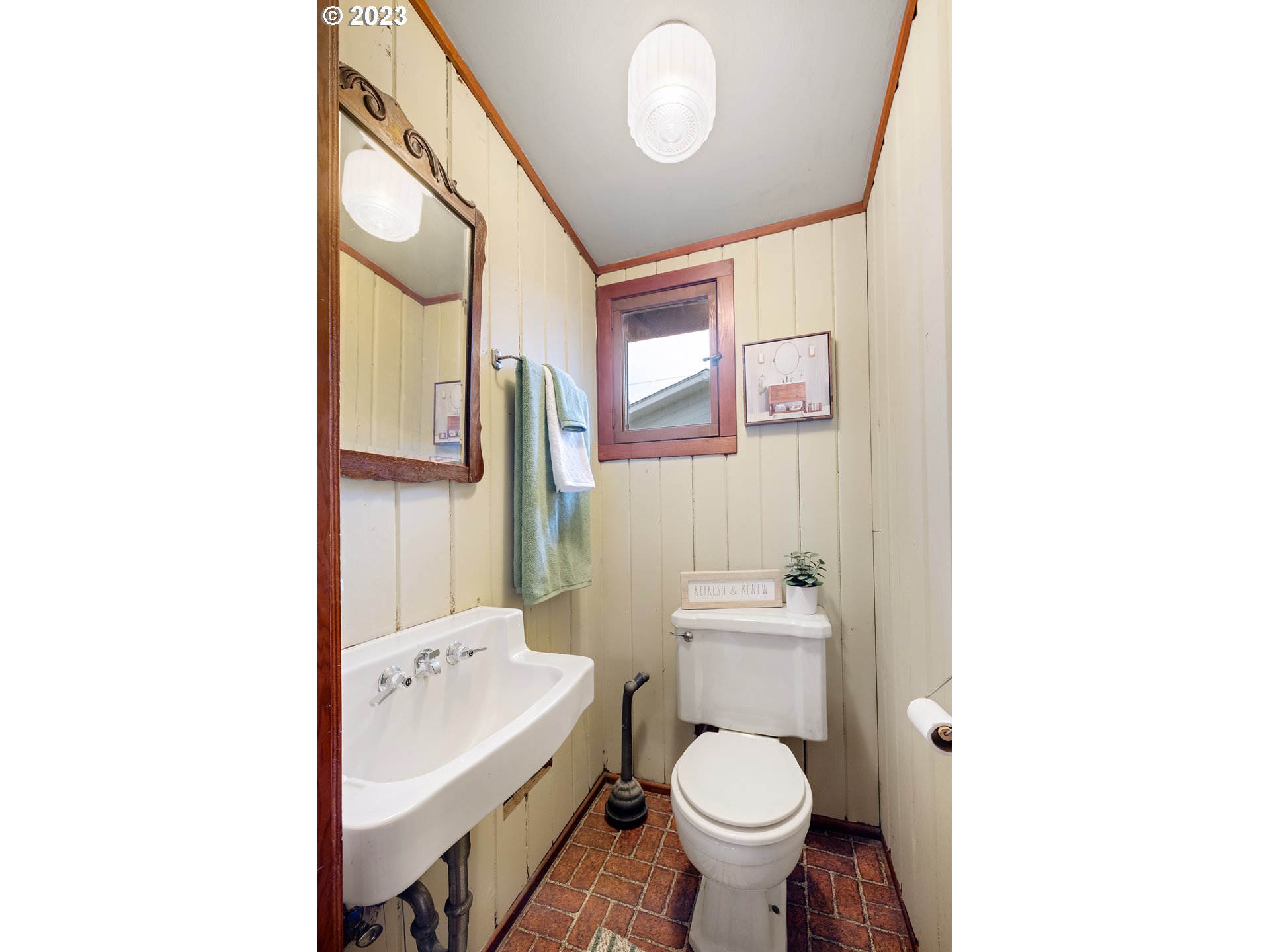 2635 Nova Street Springfield, OR 97477 - Photo 8 of 31 a bathroom with a sink toilet and shower