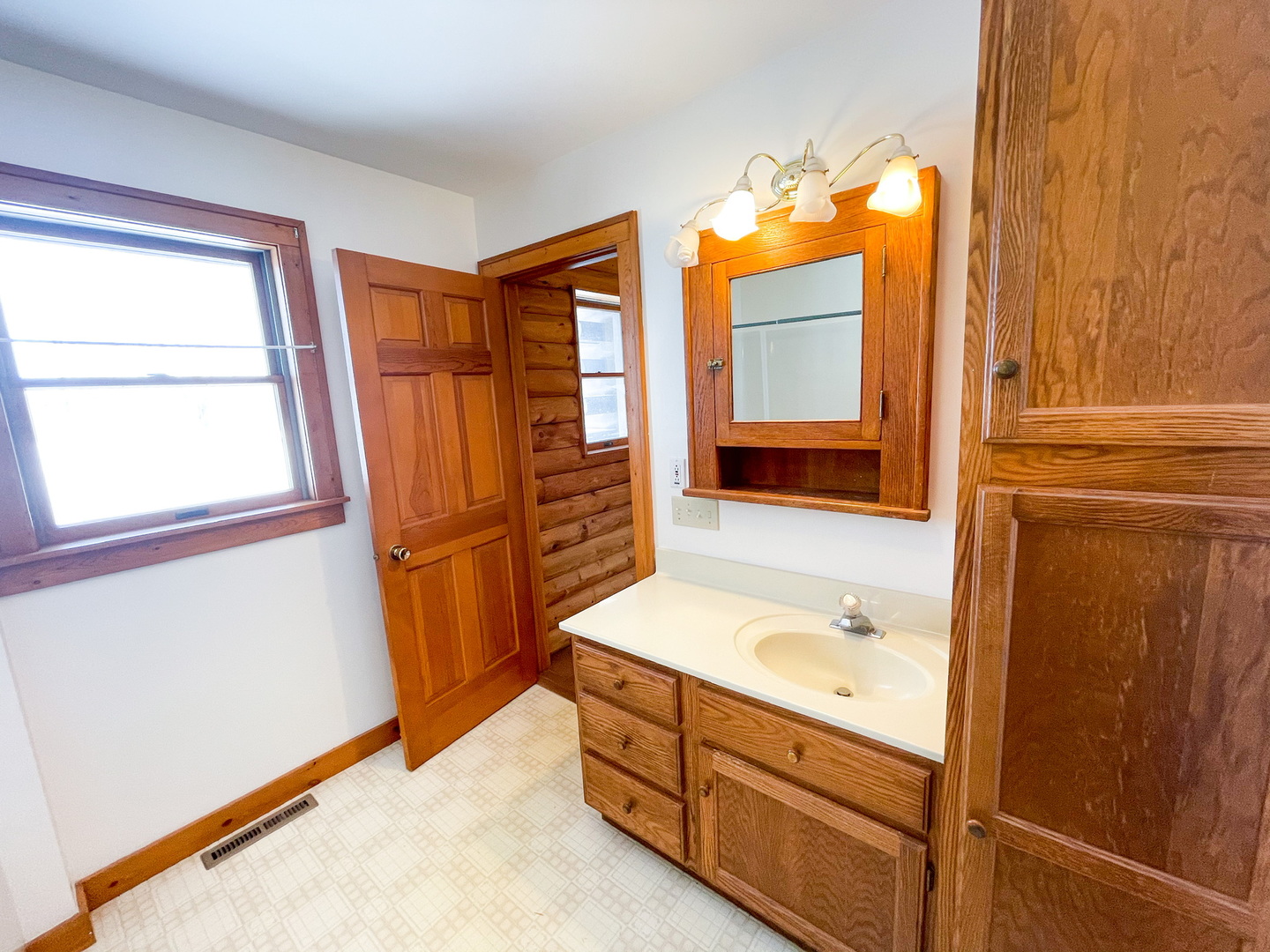 -n575 Pouley Road Elburn, IL 60119 - Photo 11 of 27 a bathroom with a tub a sink and a large mirror