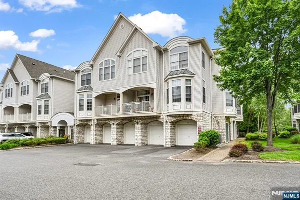 $768,000 | 717 Regal Boulevard, Livingston, NJ 07039