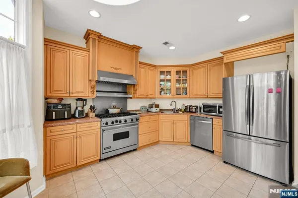 $768,000 | 717 Regal Boulevard, Livingston, NJ 07039