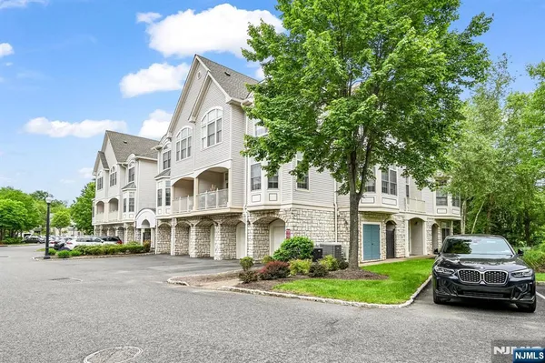 $768,000 | 717 Regal Boulevard, Livingston, NJ 07039