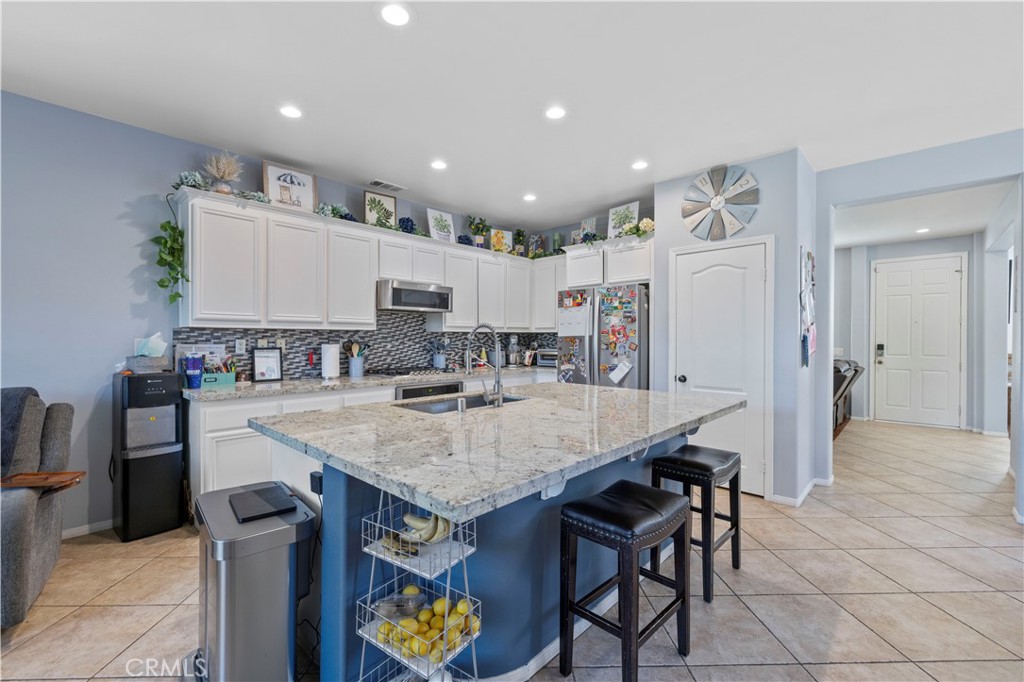 29013 Mirada Circulo Valencia, CA 91354 - Photo 13 of 53 kitchen 3