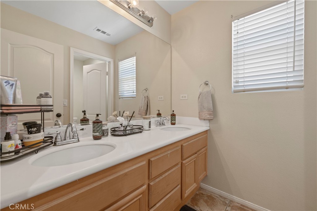 29013 Mirada Circulo Valencia, CA 91354 - Photo 40 of 53 hall bath 1