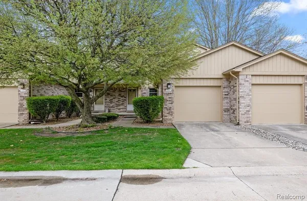 $240,000 | 41460 Janet Circle, Clinton Township, MI 48038