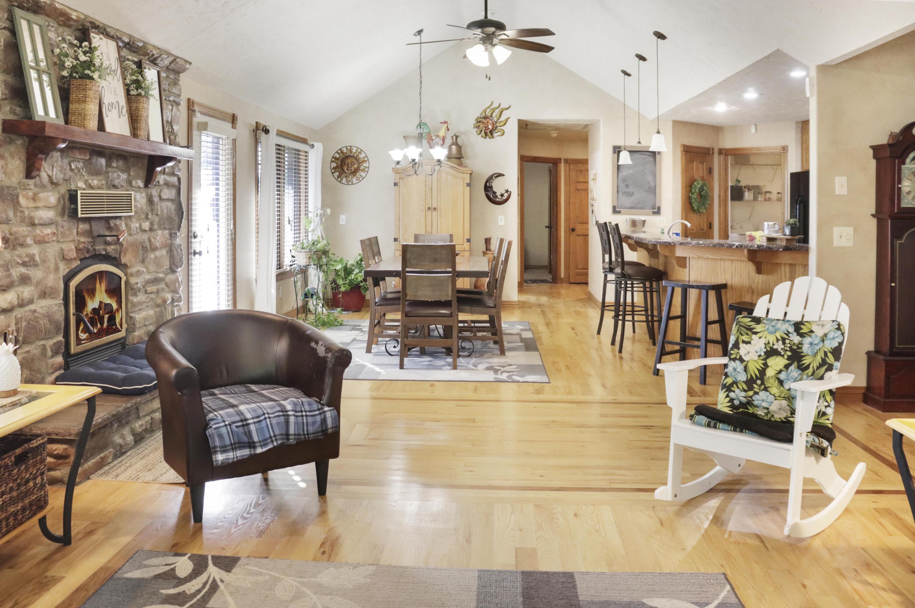 588 East Southernview Road Ozark, MO 65721 - Photo 11 of 37 Living Room Reverse