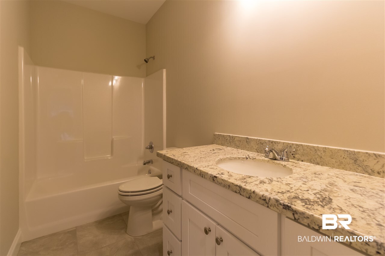 1040 Sunnybell Lane Foley, AL 36535 - Photo 17 of 30 Guest Bath