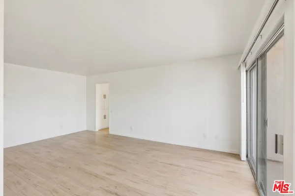 $2,500 | 2020 Graham Avenue, Unit 304, Redondo Beach, CA 90278