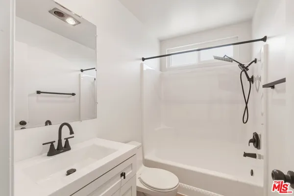 $2,500 | 2020 Graham Avenue, Unit 304, Redondo Beach, CA 90278