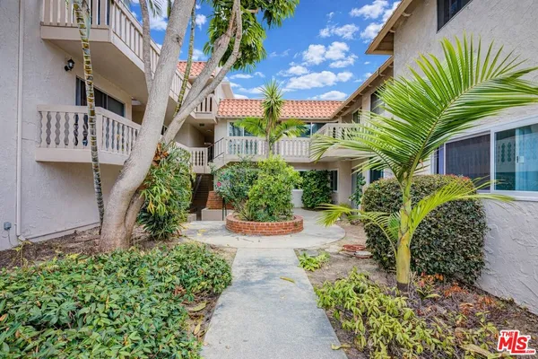 $2,500 | 2020 Graham Avenue, Unit 304, Redondo Beach, CA 90278