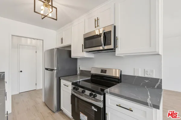 $2,500 | 2020 Graham Avenue, Unit 304, Redondo Beach, CA 90278