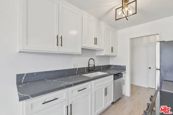 $2,500 | 2020 Graham Avenue, Unit 304, Redondo Beach, CA 90278