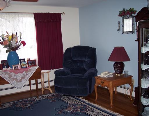 160 West Shore Road Warwick, RI 02889 - Photo 4 of 16 Living Room.
