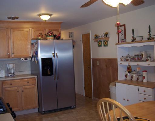 160 West Shore Road Warwick, RI 02889 - Photo 6 of 16 Kitchen.