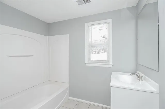 $1,465 | 8925 Main Street, Kansas City, MO 64114