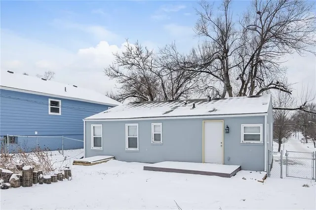 $1,465 | 8925 Main Street, Kansas City, MO 64114