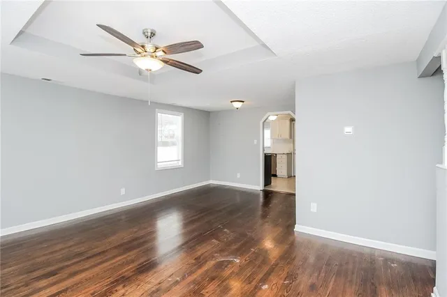 $1,465 | 8925 Main Street, Kansas City, MO 64114