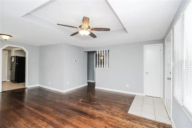 $1,465 | 8925 Main Street, Kansas City, MO 64114