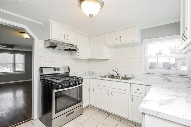 $1,465 | 8925 Main Street, Kansas City, MO 64114