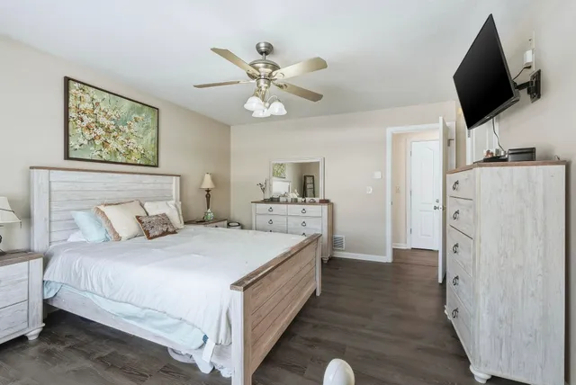 $284,500 | 237 Broadmore Circle, Angola, IN 46703