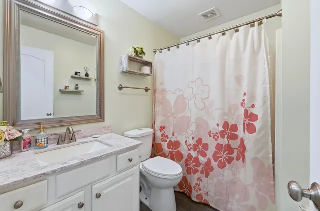 $284,500 | 237 Broadmore Circle, Angola, IN 46703