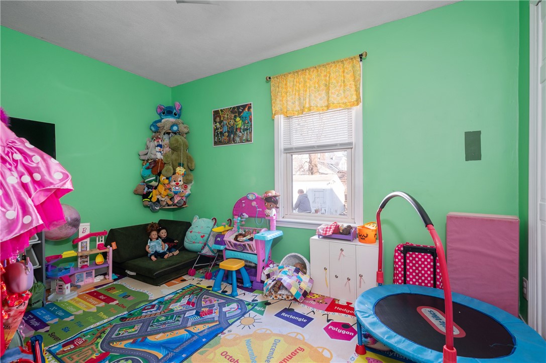 40 Rosemere Road Pawtucket, RI 02861 - Photo 13 of 23 Gallery Image 13