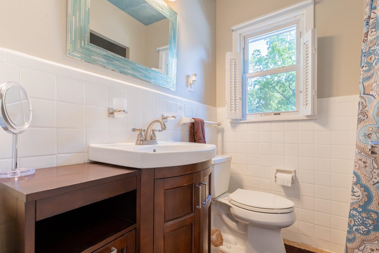 5098 Mason Road Memphis, TN 38117 - Photo 16 of 25 a bathroom with a sink a toilet and a mirror
