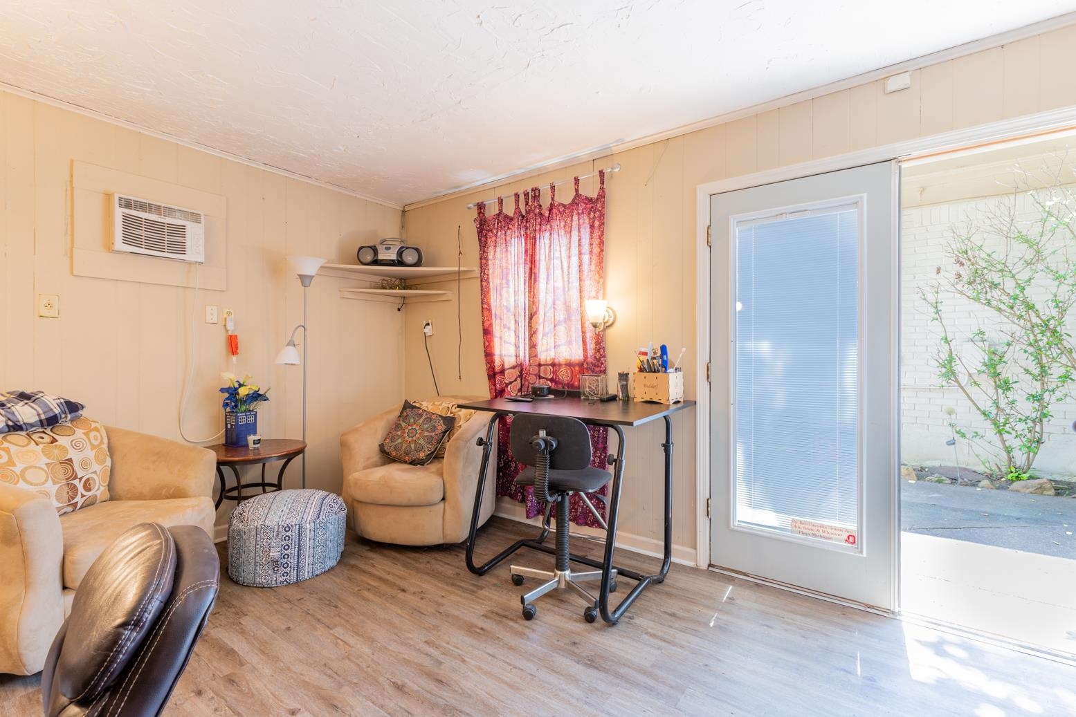 5098 Mason Road Memphis, TN 38117 - Photo 21 of 25 a view of a livingroom with furniture and a window