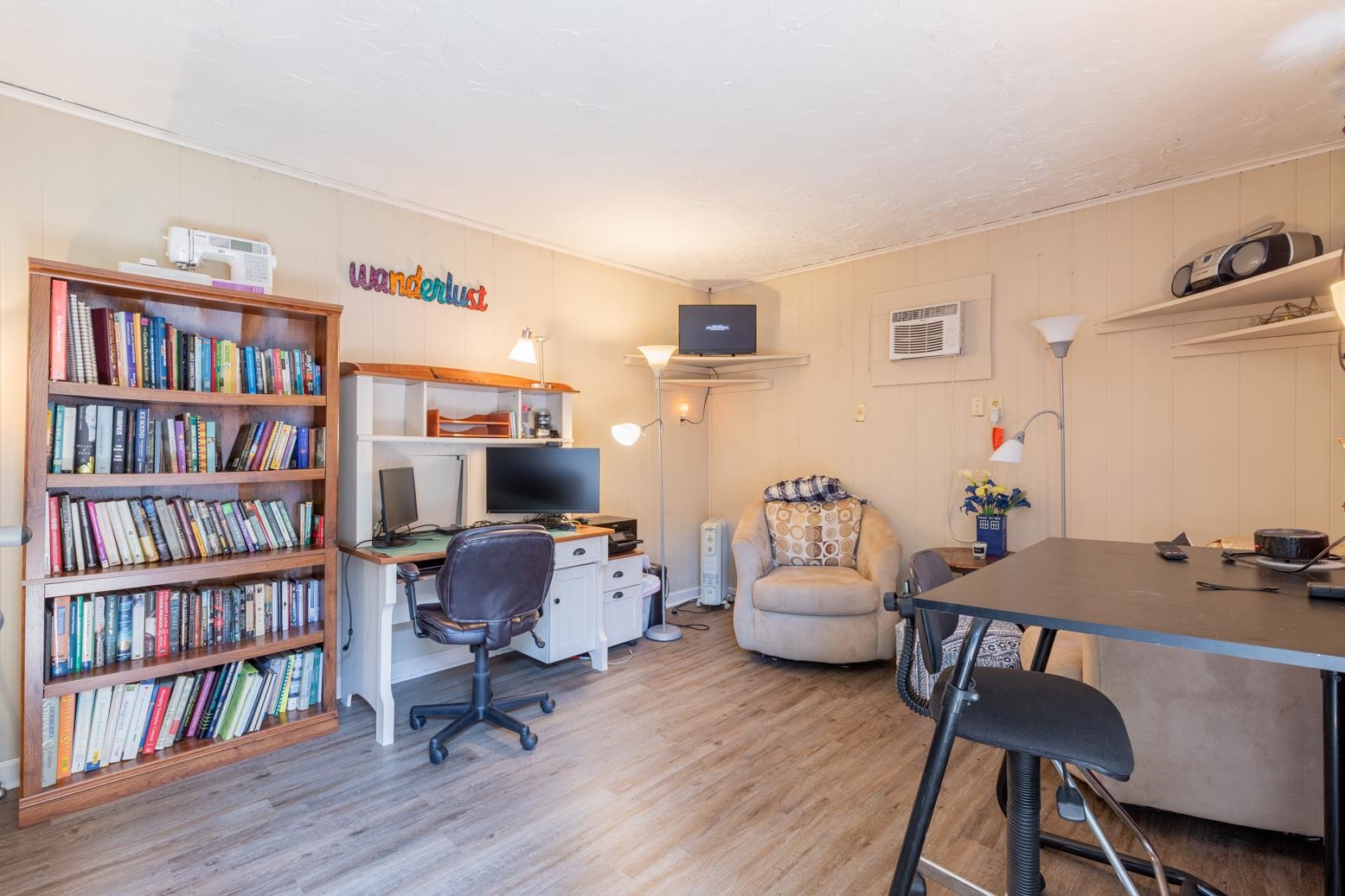 5098 Mason Road Memphis, TN 38117 - Photo 22 of 25 a living room with furniture and a book shelf
