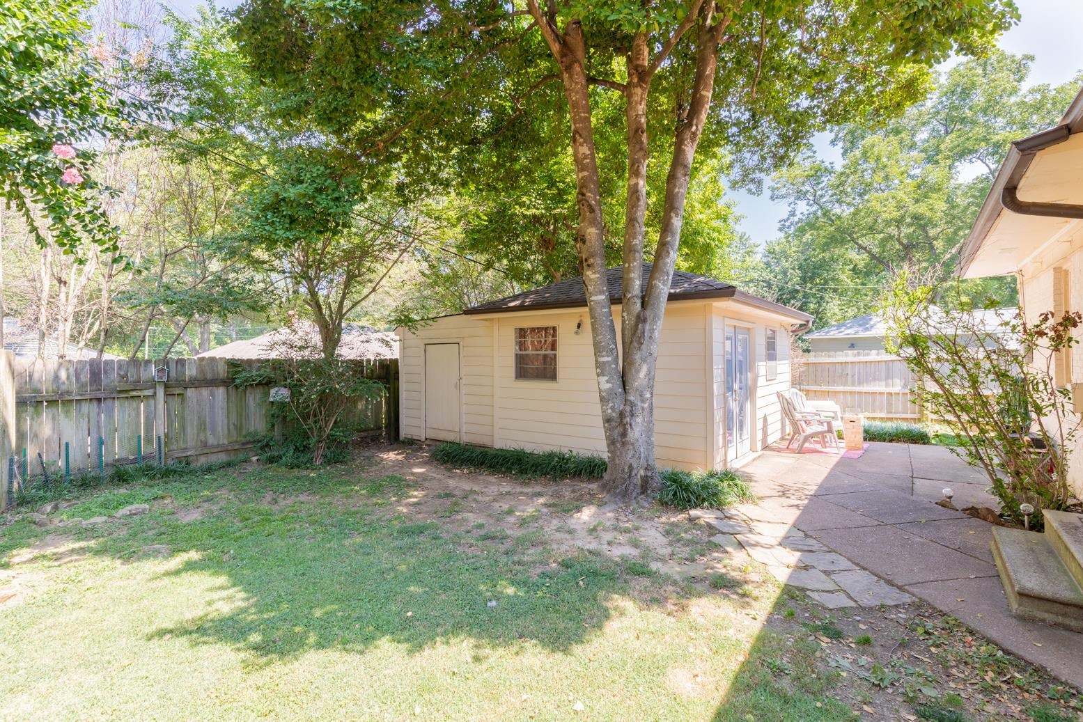 5098 Mason Road Memphis, TN 38117 - Photo 23 of 25 a view of a backyard with a tree