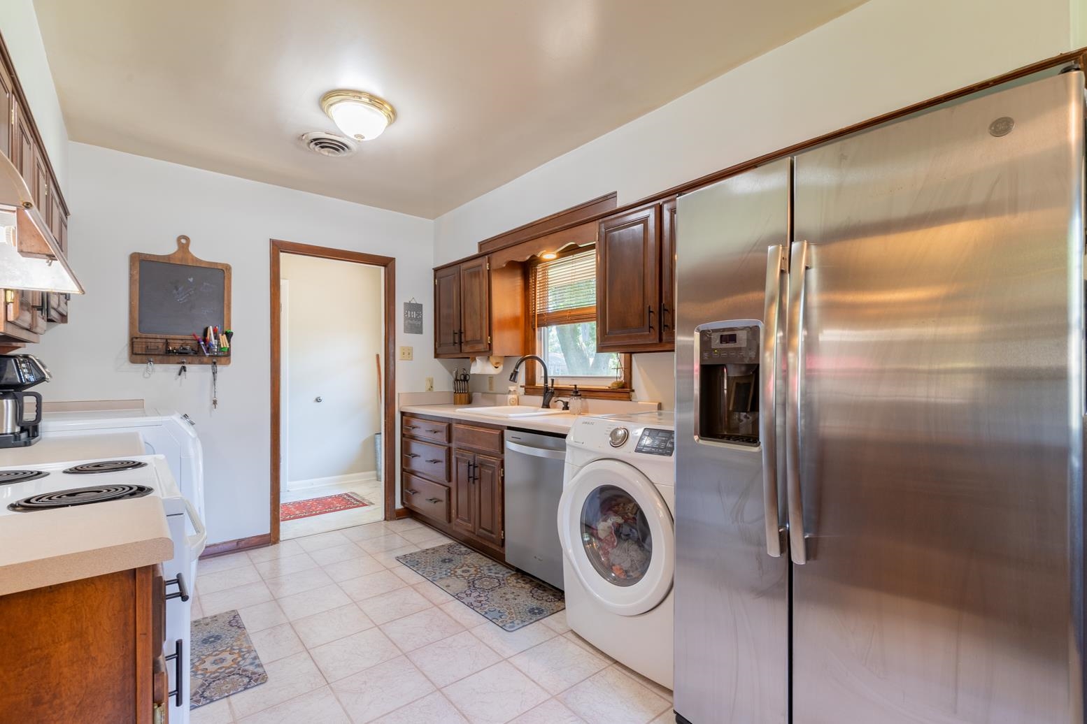 5098 Mason Road Memphis, TN 38117 - Photo 5 of 25 a kitchen with refrigerator a washer and dryer