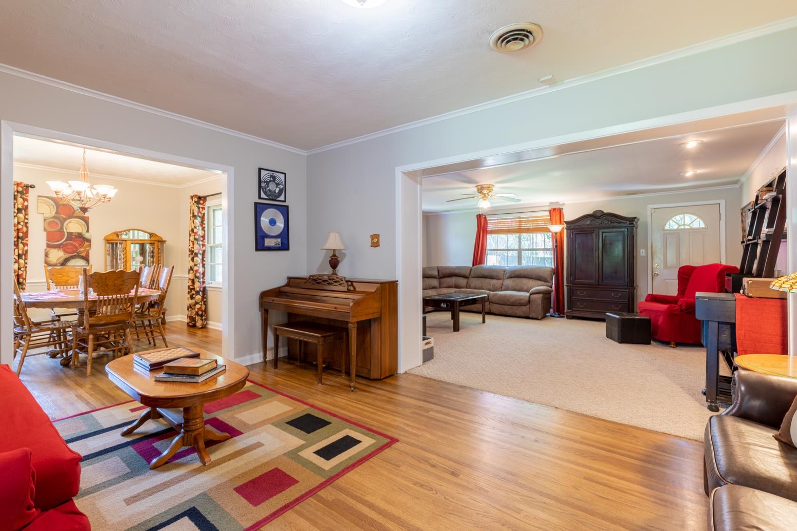 5098 Mason Road Memphis, TN 38117 - Photo 10 of 25 a living room with furniture a rug and a table