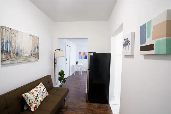 $1,800 | 444 Ponce De Leon Boulevard, Unit 7, Coral Gables, FL 33134