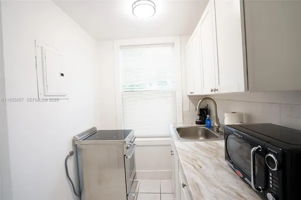 $1,800 | 444 Ponce De Leon Boulevard, Unit 7, Coral Gables, FL 33134