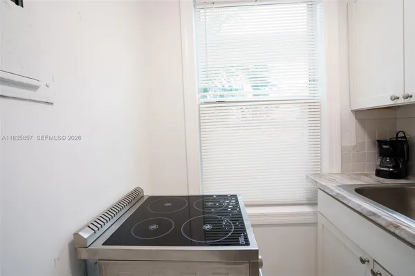 $1,800 | 444 Ponce De Leon Boulevard, Unit 7, Coral Gables, FL 33134