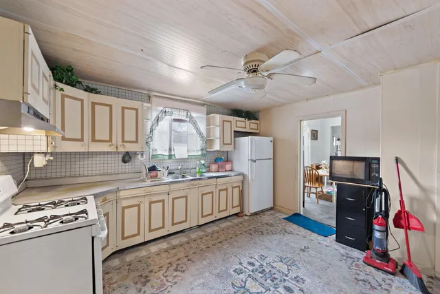 $89,900 | 4617 Hickory Avenue, Hammond, IN 46327