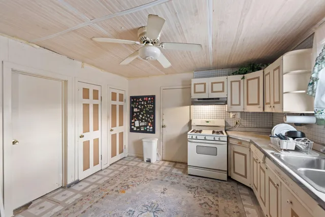 $89,900 | 4617 Hickory Avenue, Hammond, IN 46327