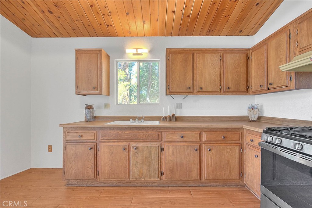 23771 Lakeview Drive Crestline, CA 92325 - Photo 14 of 52