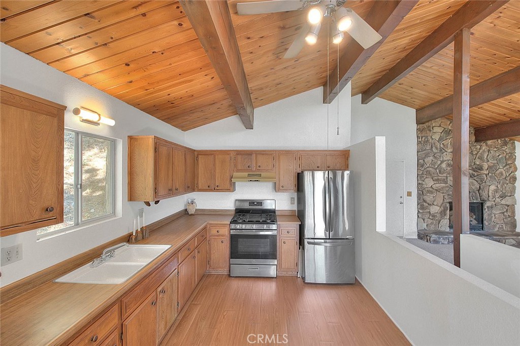 23771 Lakeview Drive Crestline, CA 92325 - Photo 15 of 52